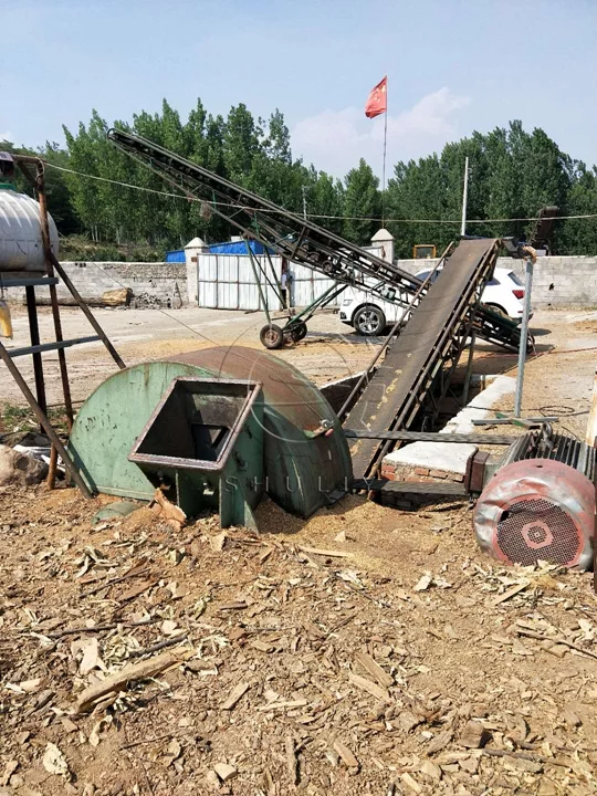 wood crusher working site