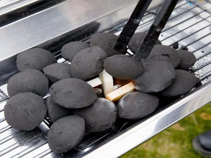 Barbecue charcoal balls